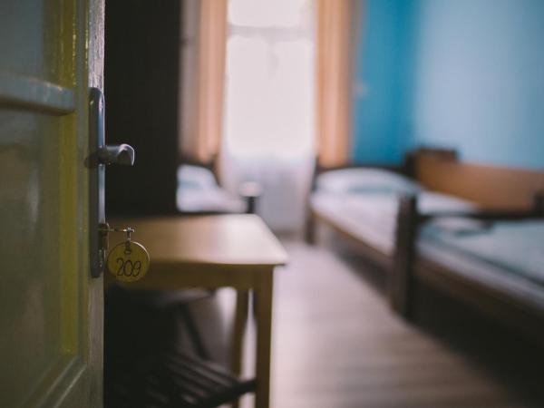 Hostel Dakura : photo 6 de la chambre chambre triple avec salle de bains commune