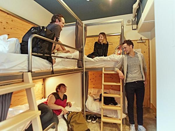 Wise Owl Hostels Shibuya : photo 5 de la chambre chambre quadruple avec salle de bains commune