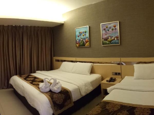 Golden Leaves Hotel : photo 2 de la chambre chambre triple deluxe