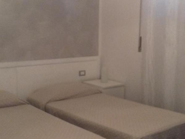 Gino's House : photo 4 de la chambre chambre lits jumeaux avec salle de bains