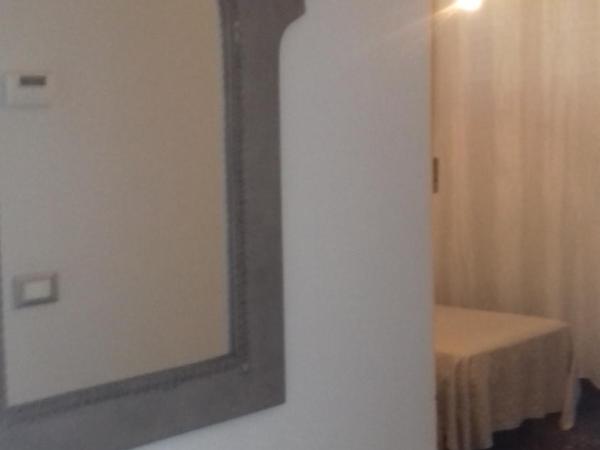 Gino's House : photo 2 de la chambre chambre lits jumeaux avec salle de bains