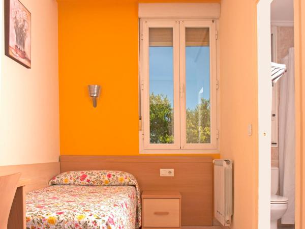 Pension Europa : photo 3 de la chambre chambre lits jumeaux avec salle de bains privative