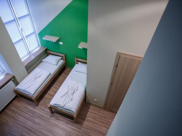 Safestay Warsaw Old Town : photo 10 de la chambre chambre lits jumeaux avec salle de bains privative