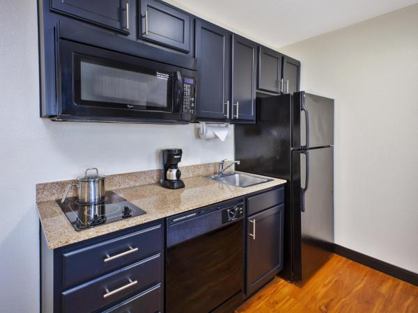 Candlewood Suites Indianapolis Airport, an IHG Hotel : photo 1 de la chambre chambre double - non-fumeurs 