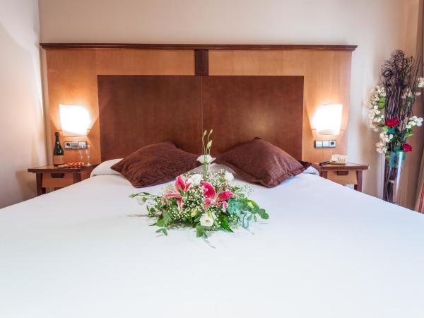 Hotel Bardo Recoletos Coco : photo 1 de la chambre chambre double avec lit d'appoint (2 adultes + 1 enfant)