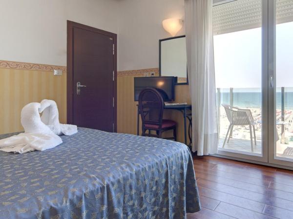 Hotel Regina in spiaggia : photo 2 de la chambre chambre double ou lits jumeaux - vue latérale sur mer