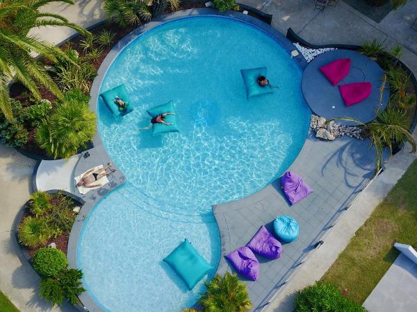 Le Spinaker : photo 10 de la chambre chambre lit king-size - vue sur piscine