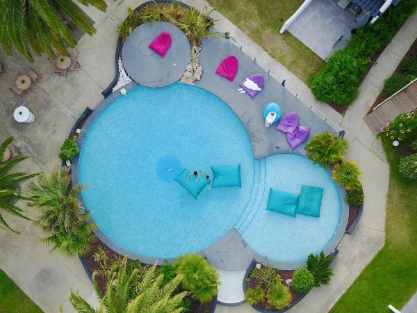 Le Spinaker : photo 9 de la chambre chambre lit king-size - vue sur piscine