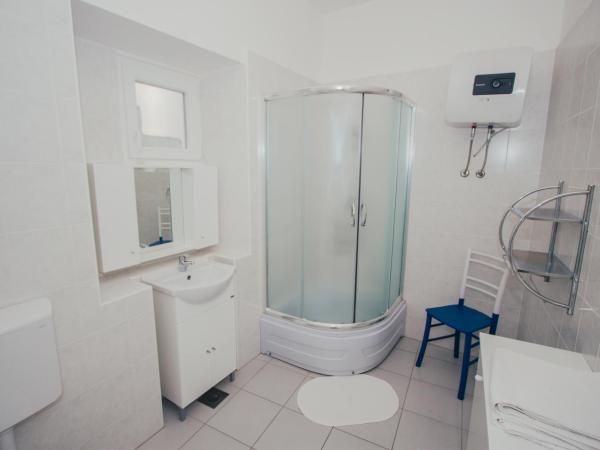 Apartments and Rooms Ille : photo 10 de la chambre chambre double avec salle de bains privative