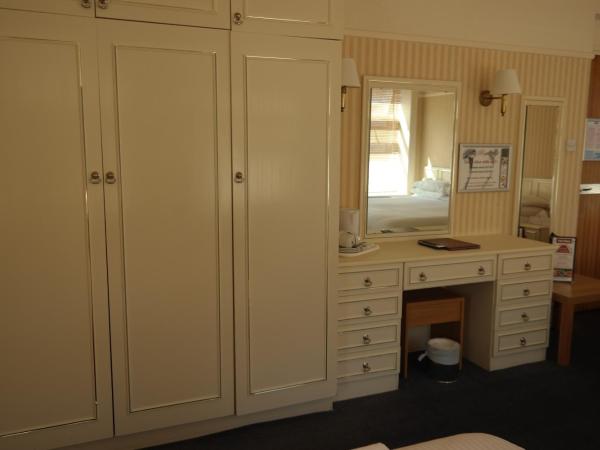 Hotel Celebrity Bournemouth East Cliff by Villare hotels : photo 8 de la chambre chambre familiale (2 adultes et 2 enfants)