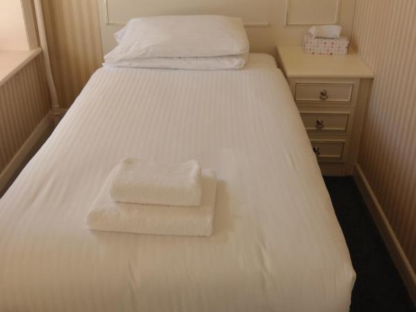 Hotel Celebrity Bournemouth East Cliff by Villare hotels : photo 5 de la chambre chambre familiale (2 adultes et 2 enfants)