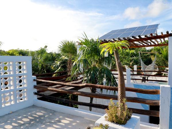 Tuup Jungle : photo 9 de la chambre chambre double - vue sur jardin
