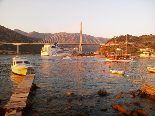 Hostel Saint Ursula Rooms : photo 7 de la chambre chambre lits jumeaux avec salle de bains commune