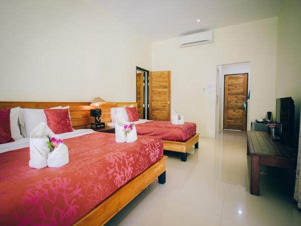 Good Times Resort Kanchanaburi : photo 6 de la chambre chambre triple de luxe avec vue sur la lagune