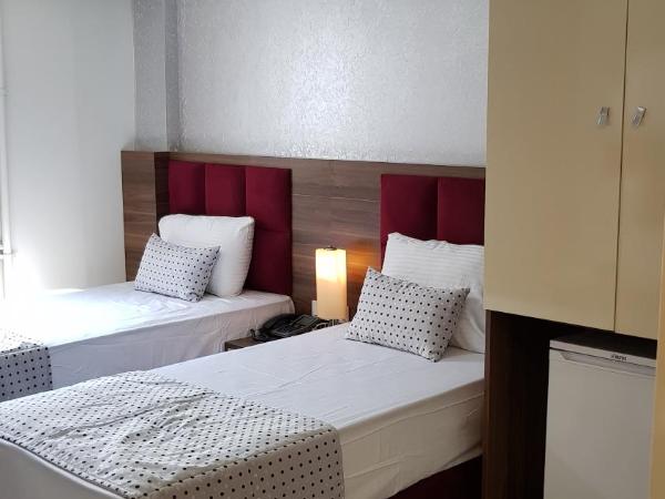 Laleli Hotel Izmir : photo 2 de la chambre chambre double ou lits jumeaux Économique