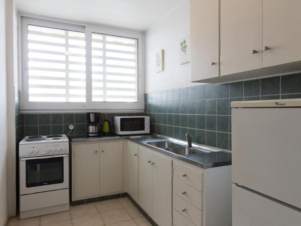 Delice Hotel - Family Apartments : photo 2 de la chambre suite 2 chambres avec terrasse - vue sur colline lycabettus