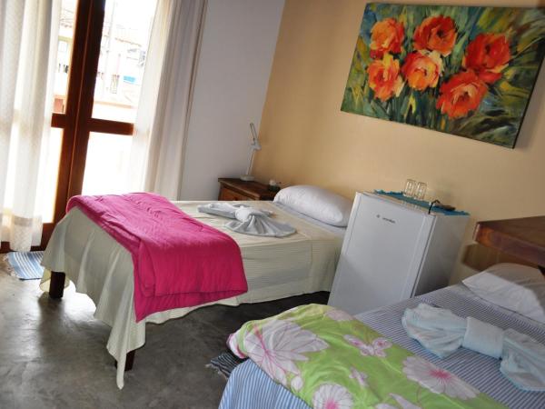 Pousada Casa das Rosas : photo 9 de la chambre chambre double avec patio