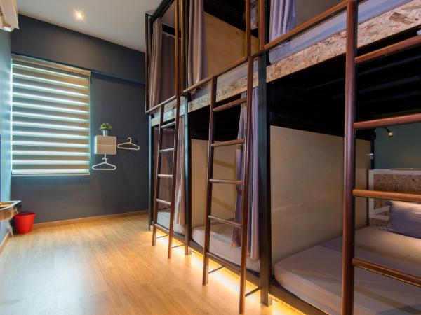 Finess Basic Hotel : photo 1 de la chambre lit dans dortoir mixte de 4 lits