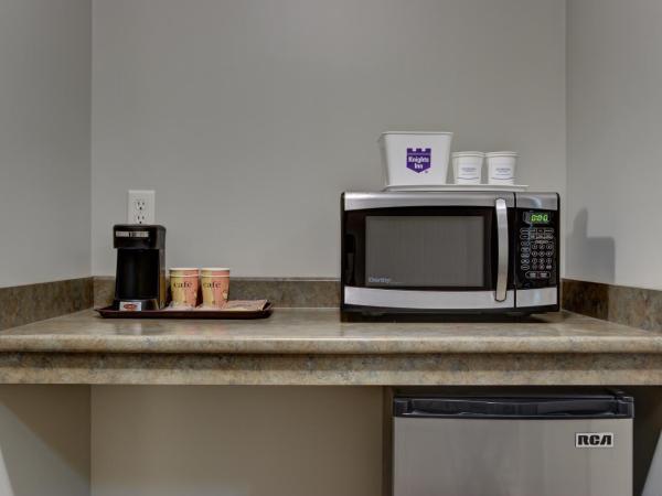 Knights Inn Kamloops : photo 10 de la chambre suite junior avec balcon