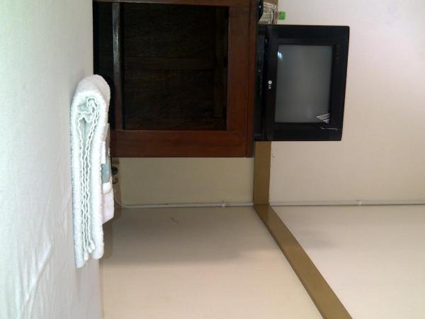 Ndalem Suratin Guesthouse : photo 3 de la chambre chambre simple Économique avec salle de bains commune