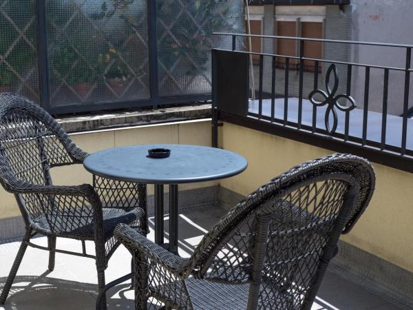 Hotel Patavium : photo 10 de la chambre chambre lit king-size confort avec terrasse