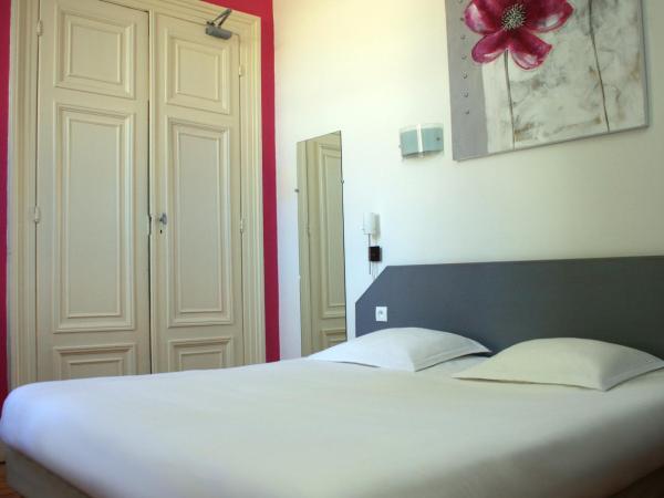 Brit Hotel Notre Dame : photo 5 de la chambre chambre double supérieure avec baignoire