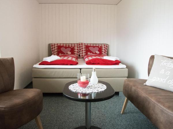 Berggasthaus First - Only Accessible by Cable Car : photo 5 de la chambre chambre familiale - vue sur montagne (6 personnes)