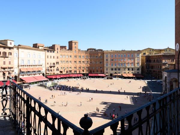 La Terrazza Sul Campo-Rooms Only : photo 3 de la chambre suite - vue sur ville