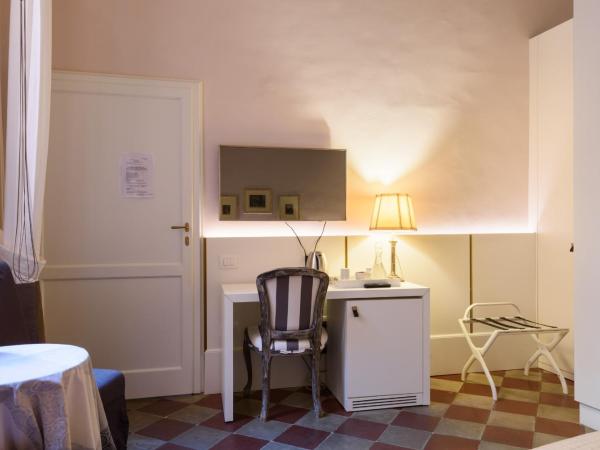 La Terrazza Sul Campo-Rooms Only : photo 2 de la chambre petite chambre double