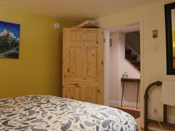 La Loggia Art B&B : photo 4 de la chambre chambre lit queen-size avec salle de bains commune