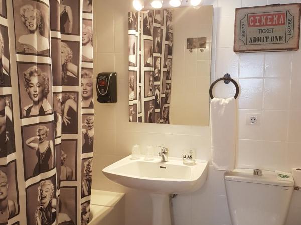 Barri Antic Hostel & Pub : photo 6 de la chambre chambre lits jumeaux