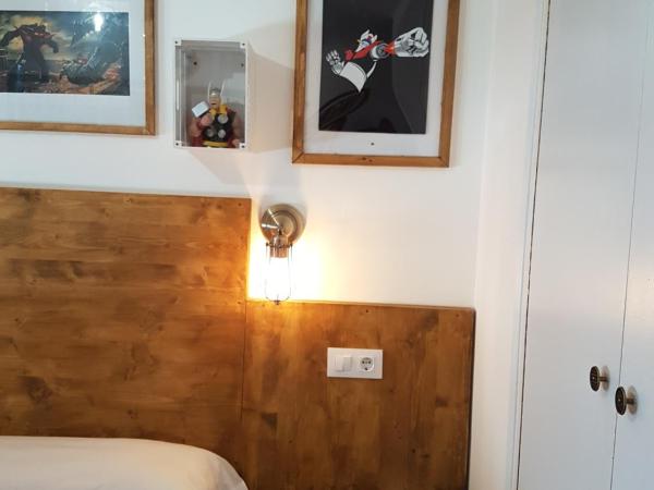 Barri Antic Hostel & Pub : photo 1 de la chambre chambre lits jumeaux