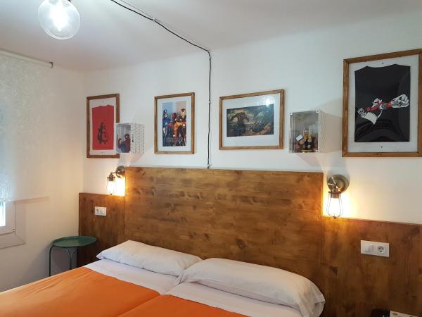 Barri Antic Hostel & Pub : photo 7 de la chambre chambre triple