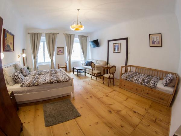 B&B Krumlov : photo 5 de la chambre deluxe quadruple room with shower