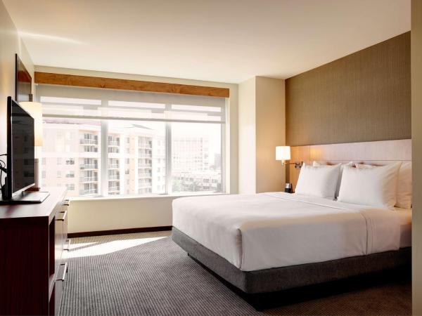 Hyatt Place Arlington Courthouse : photo 2 de la chambre king room with sofa bed and accessible tub - high floor