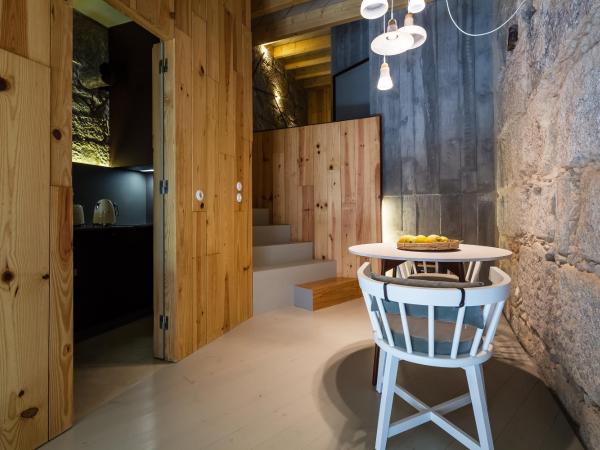 Armazém Luxury Housing- Architectural & Design Hotel : photo 4 de la chambre appartement avec balcon