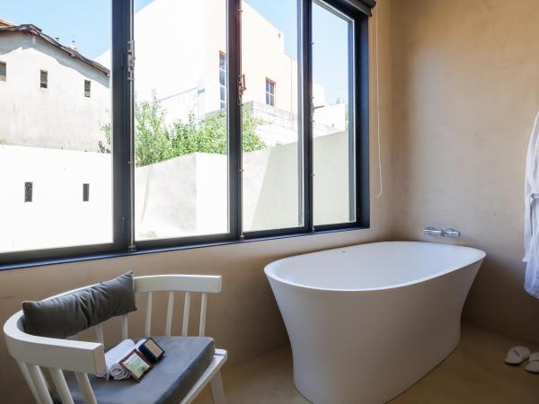 Armazém Luxury Housing- Architectural & Design Hotel : photo 3 de la chambre appartement avec balcon