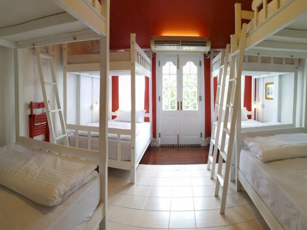 Bed in Town : photo 2 de la chambre lit dans dortoir féminin de 5 lits 
