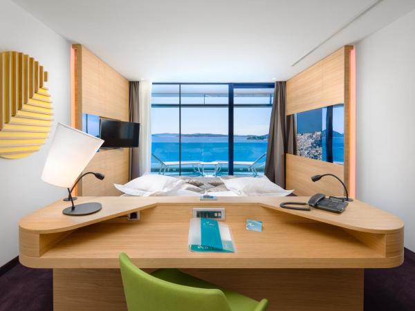 Hotel Olympia Sky : photo 2 de la chambre premium suite with terrace and sea view