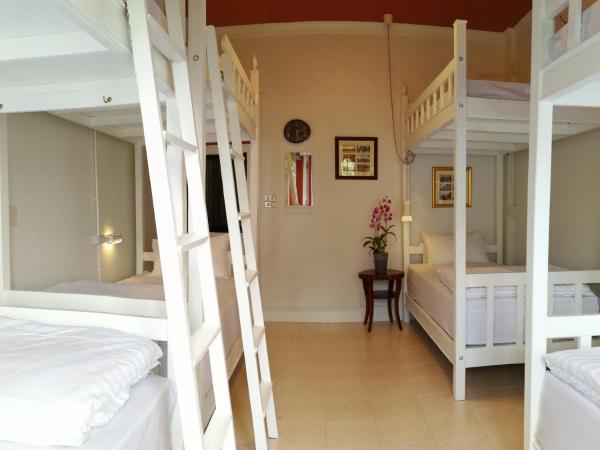 Bed in Town : photo 4 de la chambre lit dans dortoir féminin de 5 lits 
