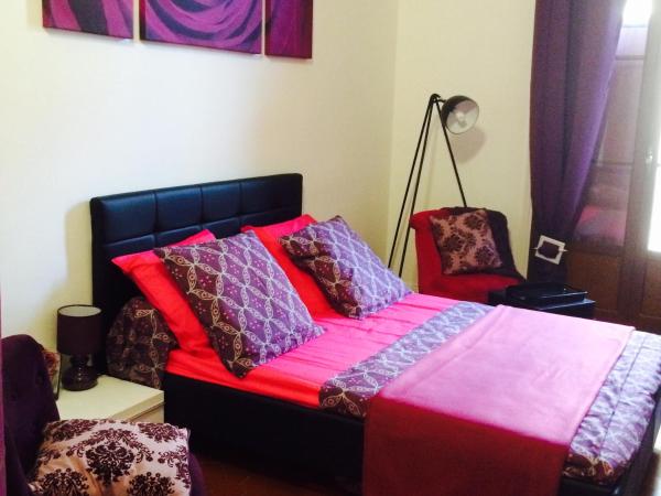 Chambres dans guest house Centre ville : photo 10 de la chambre chambre double avec balcon et salle de bains commune