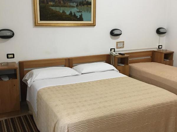 Hotel Dora : photo 6 de la chambre chambre triple