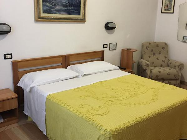 Hotel Dora : photo 1 de la chambre chambre double ou lits jumeaux