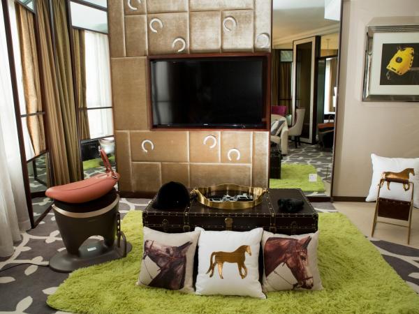 Dorsett Wanchai, Hong Kong : photo 3 de la chambre suite jockey