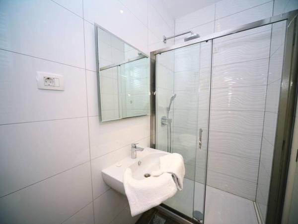 Guest House Manuela : photo 3 de la chambre chambre double deluxe avec balcon - vue sur mer