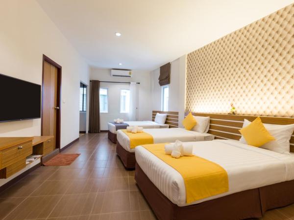 Tee Pak Dee Resident Phuket : photo 4 de la chambre chambre triple avec salle de bains privative