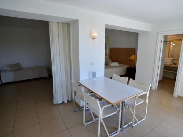 Auberge De La Calanque : photo 2 de la chambre appartement (4 adultes)