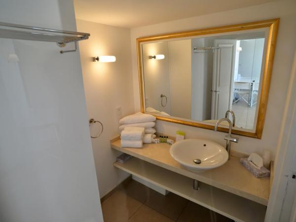 Auberge De La Calanque : photo 5 de la chambre appartement (4 adultes)