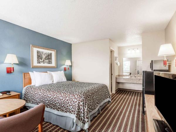 Days Inn by Wyndham Nashville N Opryland/Grand Ole Opry : photo 2 de la chambre chambre lit queen-size - non-fumeurs