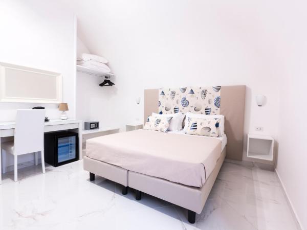 Holiday Sorrento Center : photo 1 de la chambre chambre double ou lits jumeaux deluxe avec balcon